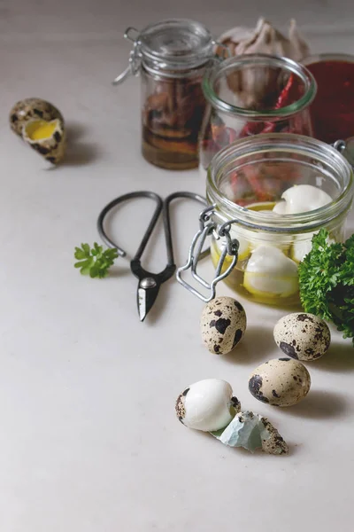 Ingredientes Para Huevos Codorniz Marinados Escabeche Caseros Huevos Caja Plástico —  Fotos de Stock