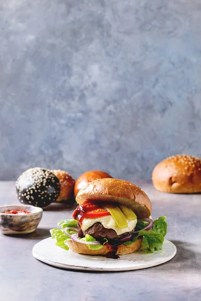 Wiele Domu Classic Mini Burgery Pszenicy Czarny Bułeczki Wołowiny Cielęciny — Zdjęcie stockowe