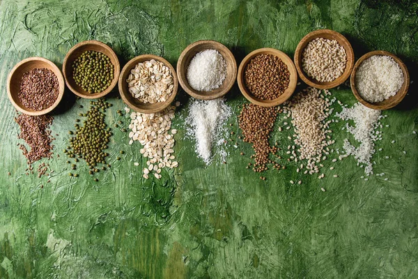 Çeşitli Çiğ Çiğ Tahıllar Superfood Tahıl Keten Tohumu Susam Mung — Stok fotoğraf
