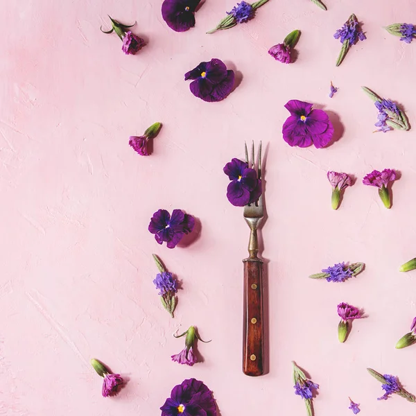 Variety Purple Edible Flowers Dish Decorating Vintage Fork Pink Pastel — Stock Photo, Image