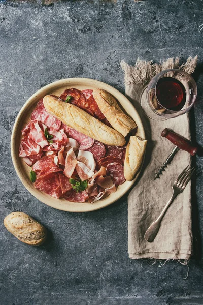 Variedade Pratos Carne Antipasto Jamon Fatiado Salame Salsicha Chouriço Placa — Fotografia de Stock