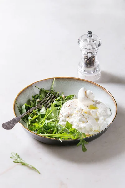 Sliced Italian Burrata Cheese Fresh Arugula Salad Pine Nuts Olive — Stock Photo, Image