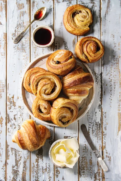 Varietà Panini Pasta Sfoglia Fatti Casa Panini Alla Cannella Croissant — Foto Stock