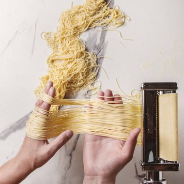 ev yapımı pişmemiş makarna