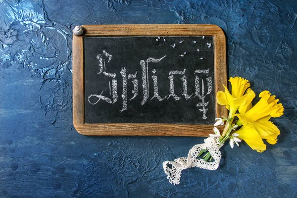 Kaligraficzna napis wiosna — Zdjęcie stockowe
