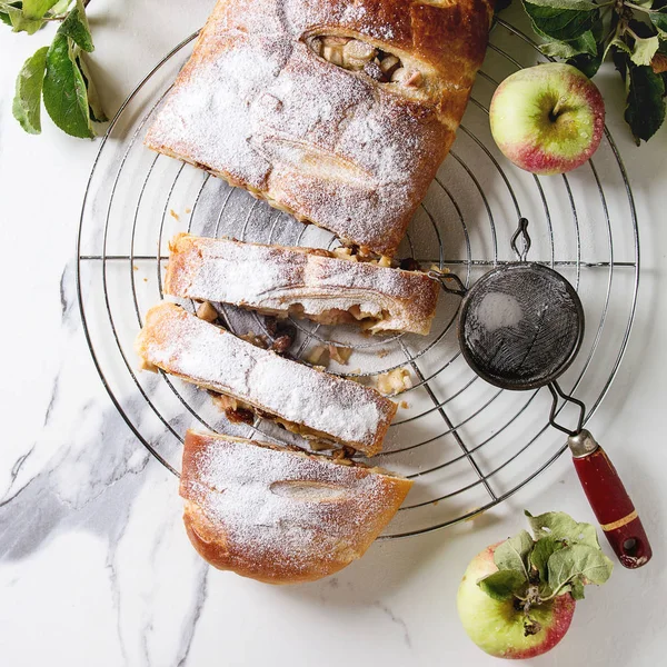 Strudel de maçã caseiro — Fotografia de Stock