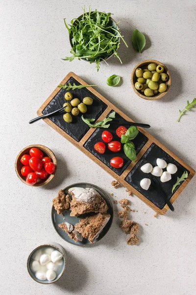 Pomodori alla mozzarella olive antipasto — Foto Stock