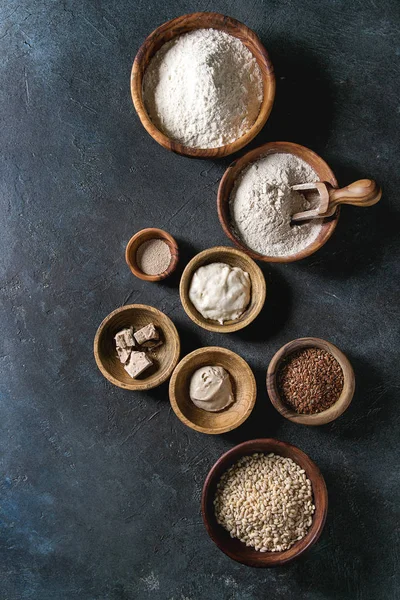 Variedade de farinha e grãos — Fotografia de Stock