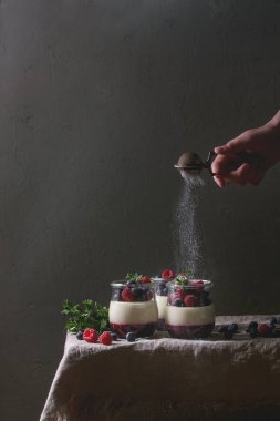 Panna cotta çilek ile