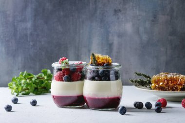 Panna cotta çilek ile
