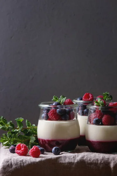 Panna cotta con bayas — Foto de Stock