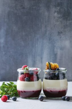 Panna cotta çilek ile