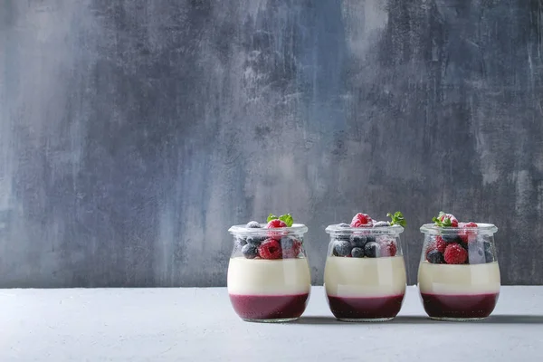 Panna cotta con bayas — Foto de Stock