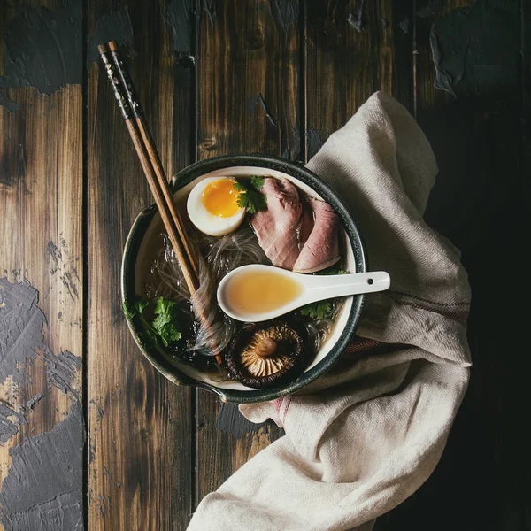 Soupe japonaise aux nouilles — Photo
