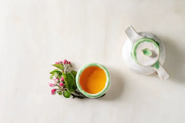 Té en tetera de cerámica — Foto de Stock