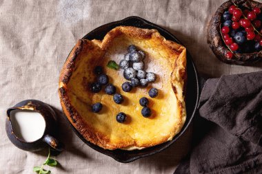 Çilek ile Hollandalı bebek