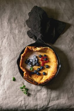 Çilek ile Hollandalı bebek