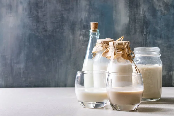 Variety of non-dairy milk — Stock Photo, Image