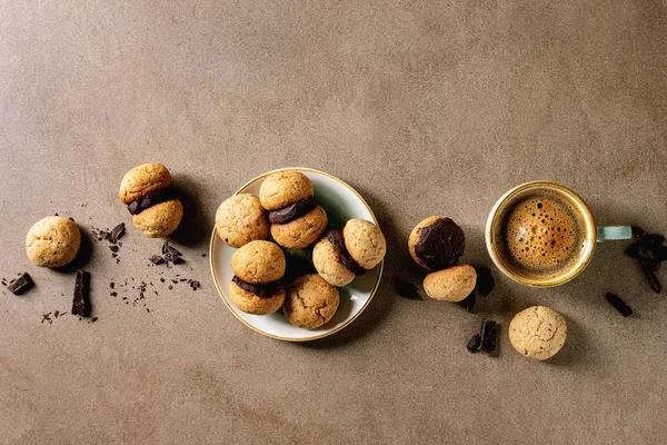 Baci di Dama lískové sušenky — Stock fotografie
