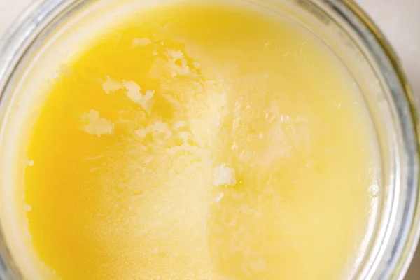 Manteiga de ghee derretida — Fotografia de Stock