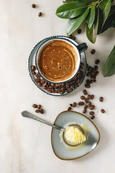 Golyóálló kávé vajjal — Stock Fotó