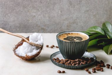 Tereyağı ile kurşun geçirmez kahve