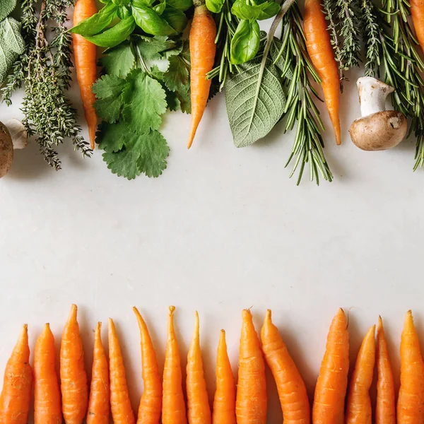 Ierburi de bucătărie și morcovi — Fotografie, imagine de stoc