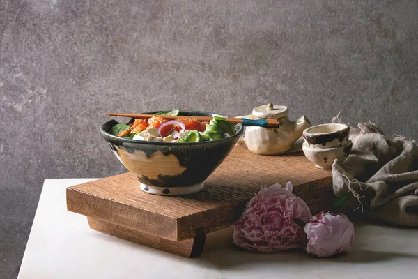 Poke bowl con salmón — Foto de Stock