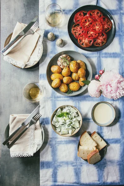 Dinner table with baked potatoes — Stock Photo, Image