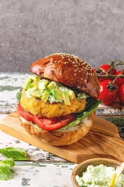 Vegan hamburgare med morot — Stockfoto