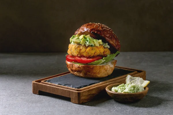 Veganská Burger s karotkou — Stock fotografie