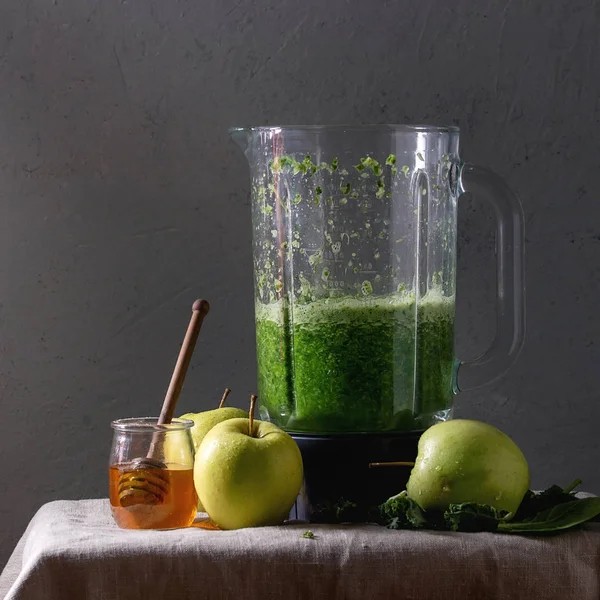 Groene spinazie appel smoothie — Stockfoto