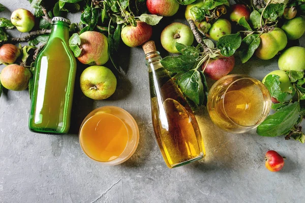 Variedad de bebidas de manzana — Foto de Stock