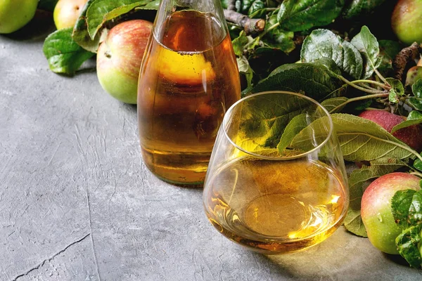 Fresh apple juice — Stock Photo, Image