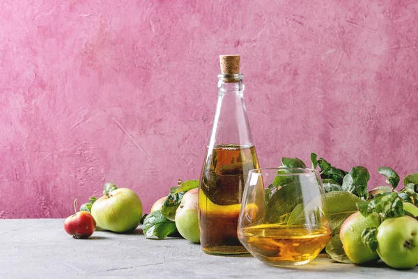 Frischer Apfelsaft — Stockfoto