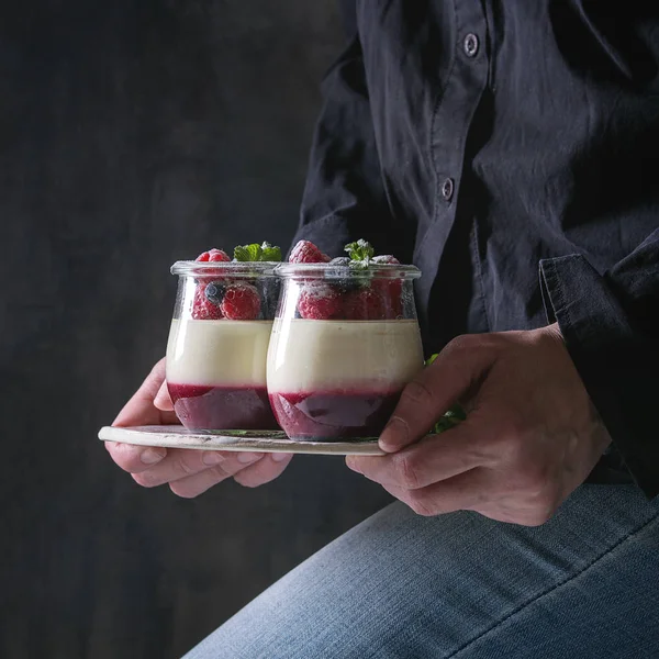 Panna cotta çilek ile — Stok fotoğraf