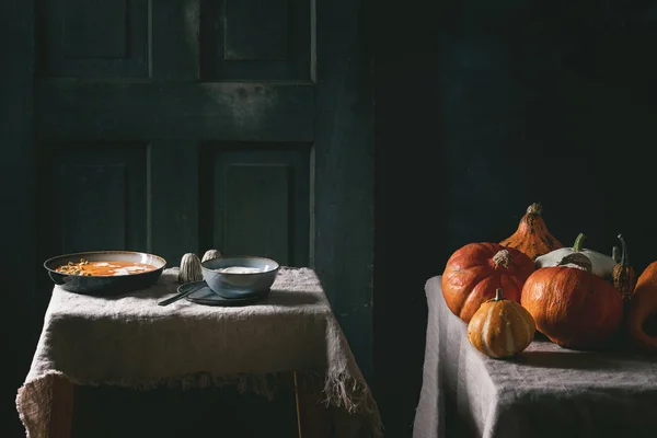 Kürbissuppe mit Sahne — Stockfoto