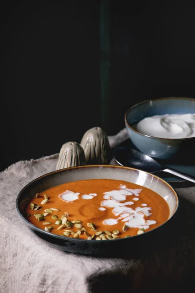 Kürbissuppe mit Sahne — Stockfoto