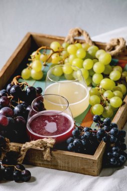 Yeni kırmızı ve beyaz şarap Federweisser