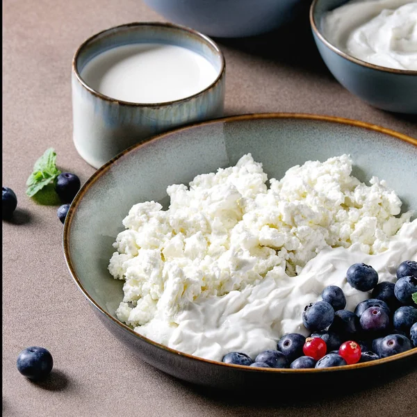 Produtos lácteos para o pequeno-almoço — Fotografia de Stock