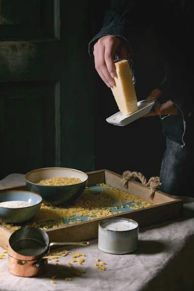 Uncooked italian pasta coquillettes — Stock Photo, Image