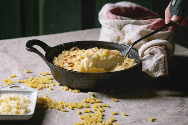 Macaronis et fromage américain — Photo