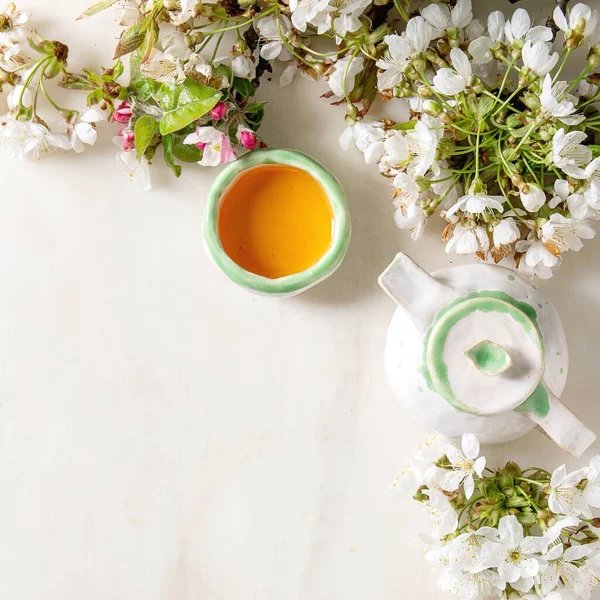 Herbata w czajniczek ceramicznych — Zdjęcie stockowe