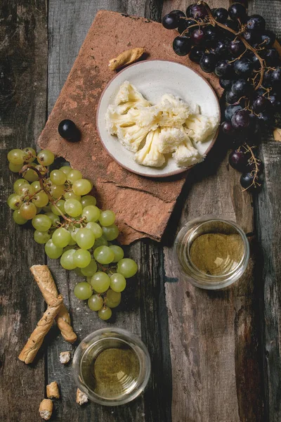 Queso, uvas y vino —  Fotos de Stock