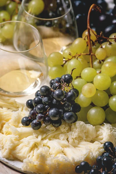 Cheese, grapes and wine — Stock Photo, Image