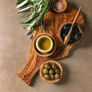 Yeşil ve siyah zeytin