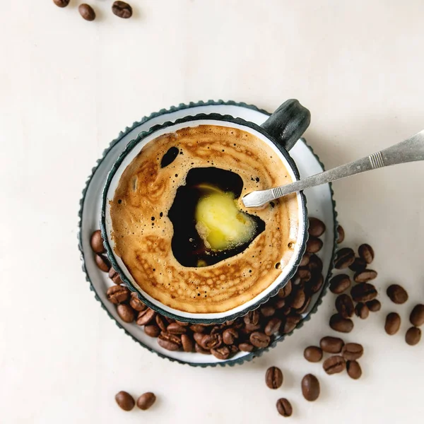 Tereyağı ile kurşun geçirmez kahve — Stok fotoğraf