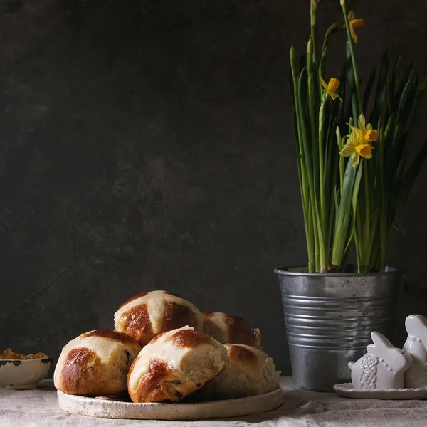 Easter hot cross buns — Stock Photo, Image