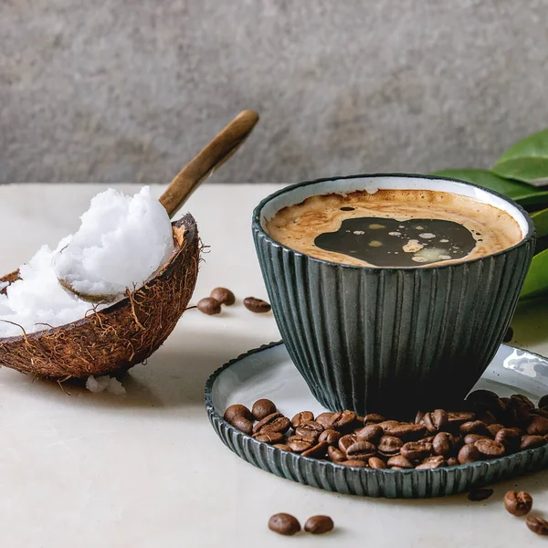 Tereyağı ile kurşun geçirmez kahve