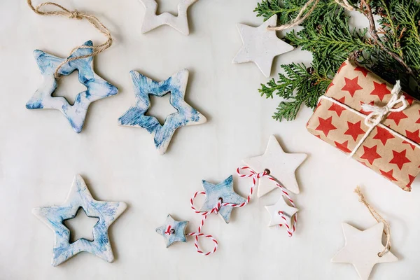 Estrelas de Natal e presentes — Fotografia de Stock